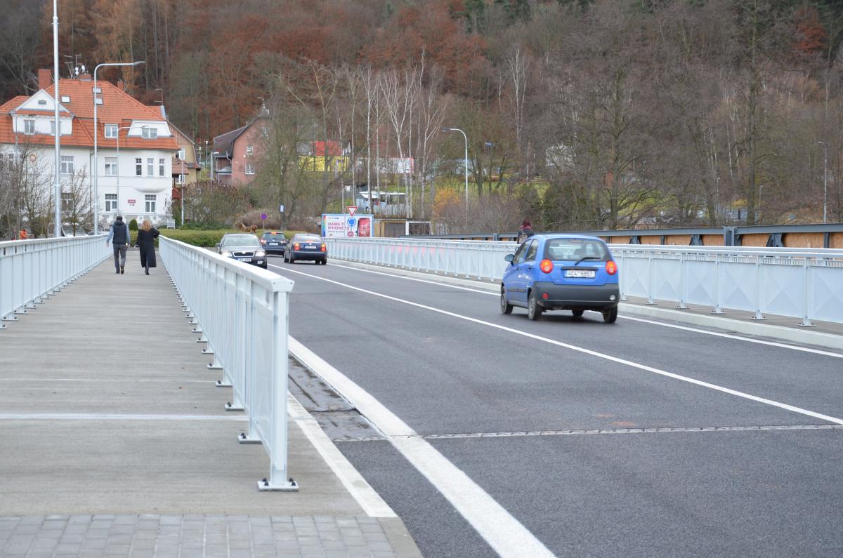 Nový Dvorský most je otevřen pro automobily i pěší