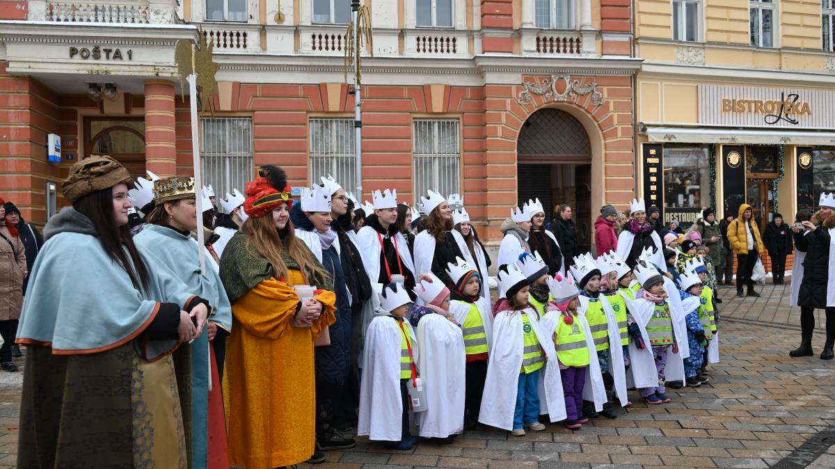 Do ulic města vyrazili Tři králové