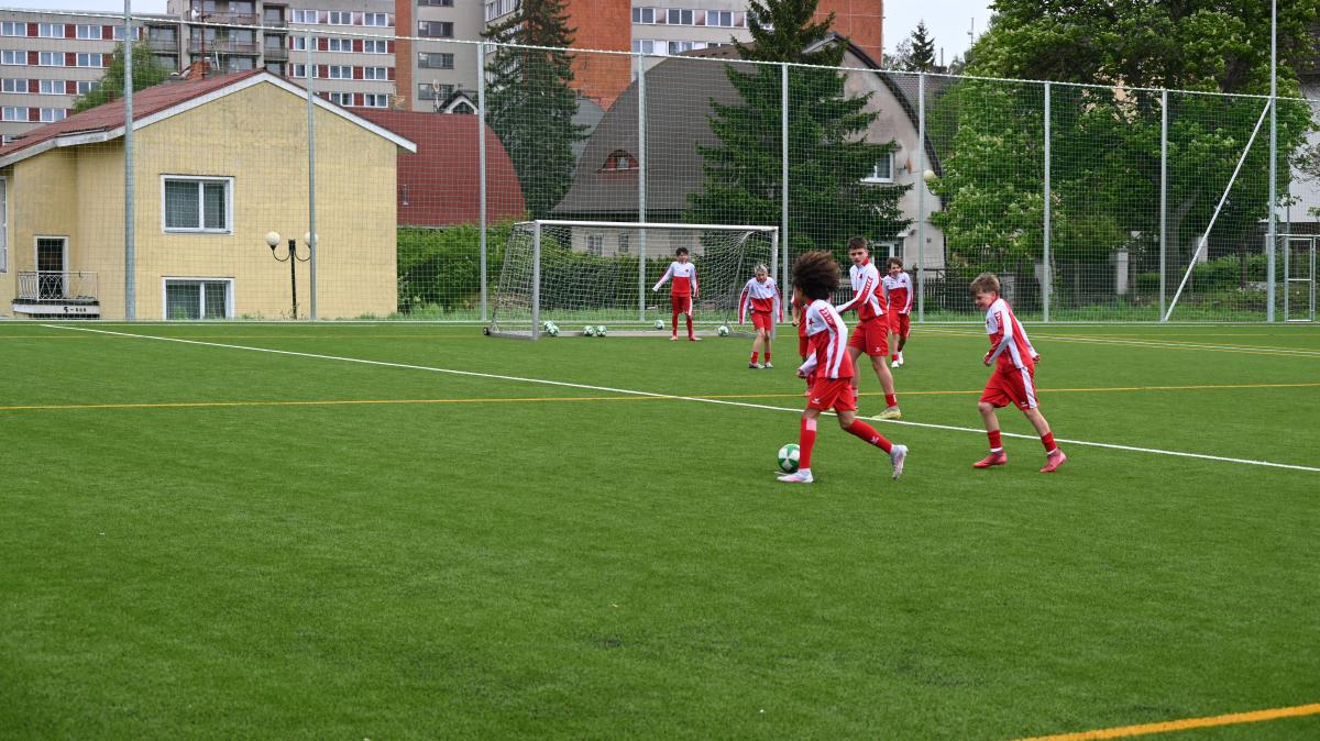 nové fotbalové hřiště v Drahovicích