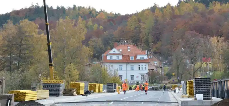Dvorský most