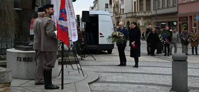 Pietní akt u sochy Masaryka