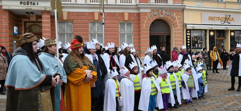 Do ulic města vyrazili Tři králové