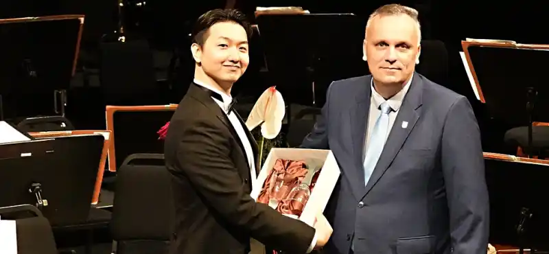 Martin Dušek předal cenu vítězi Sungbin Kimovi