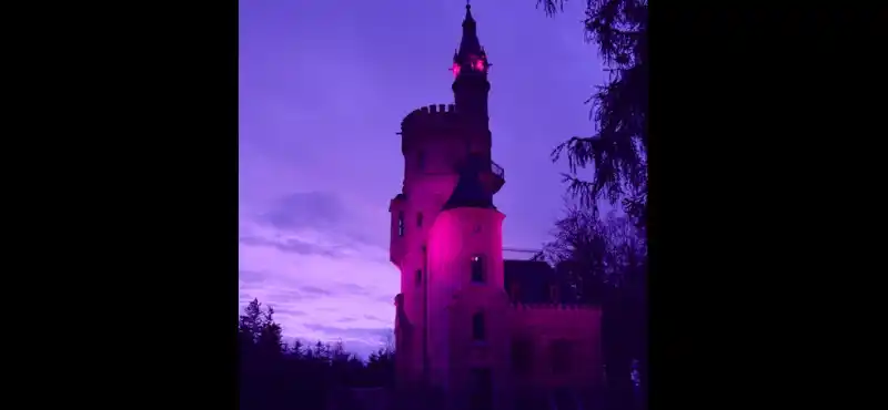 Fialově nasvícená Goethova vyhlídka ke dni epilepsie