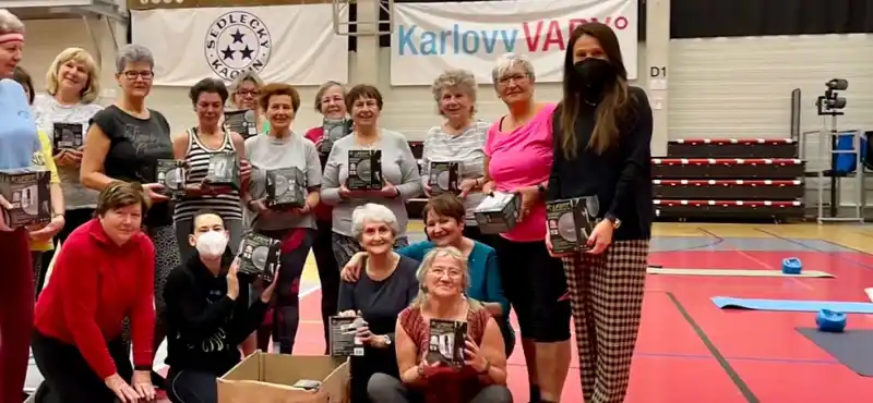 Cvičení seniorů v KV Areně
