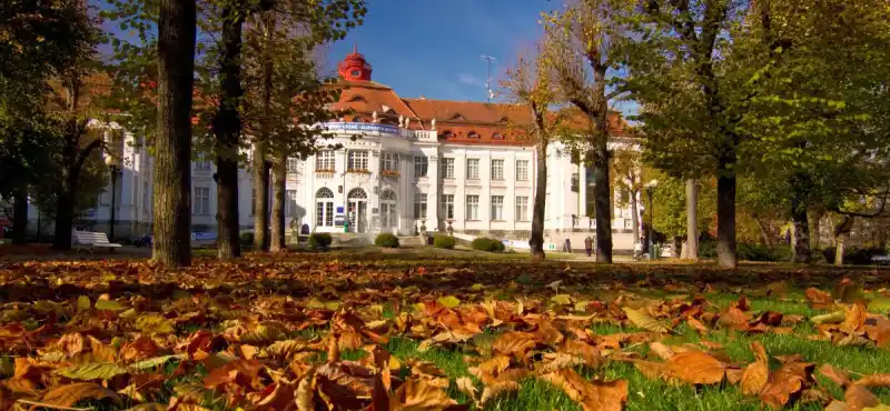 Alžbětiny lázně - podzimní pohled z parku