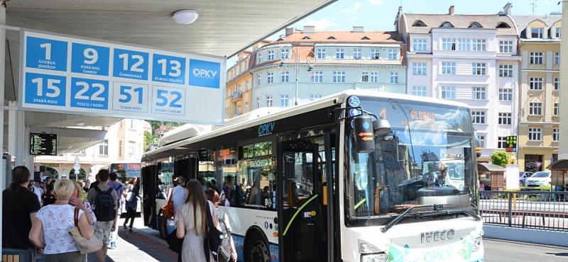 Autobus linky 1 na zastávce Tržnice