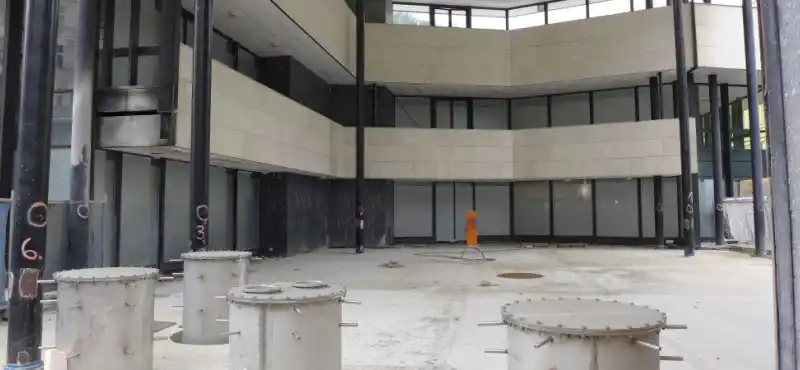 Vřídelní kolonáda na začátku 2.etapy rekonstrukce