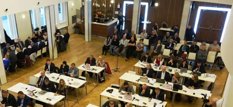 zastupitelstvo města v Lidovém domě