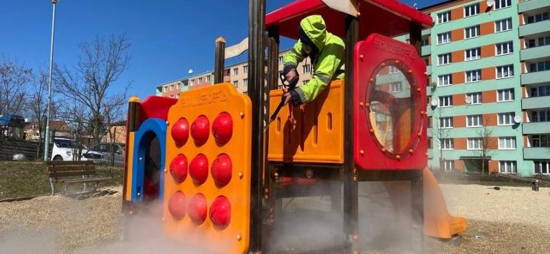 Desinfekce dětského hřiště