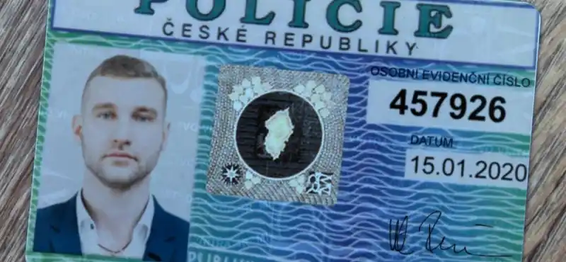 falešný policista_průkaz