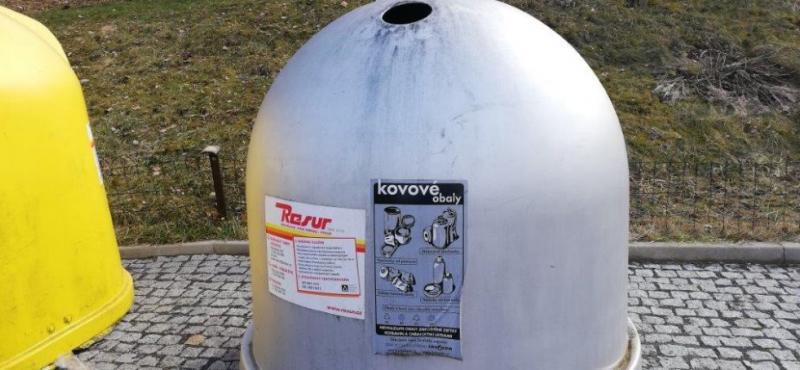 kontejner na kovové obaly