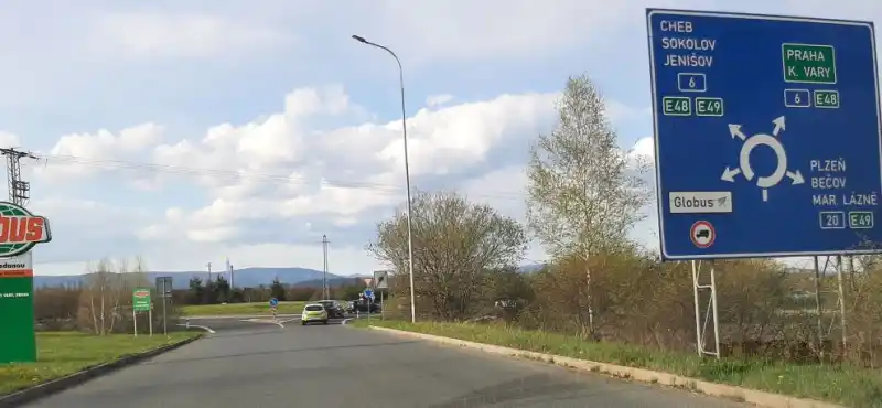 okružní křižovatka u Globusu