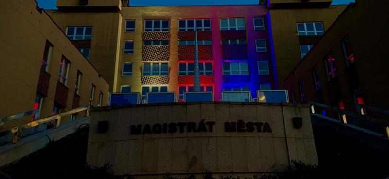 Magistrát v barvách trikolory