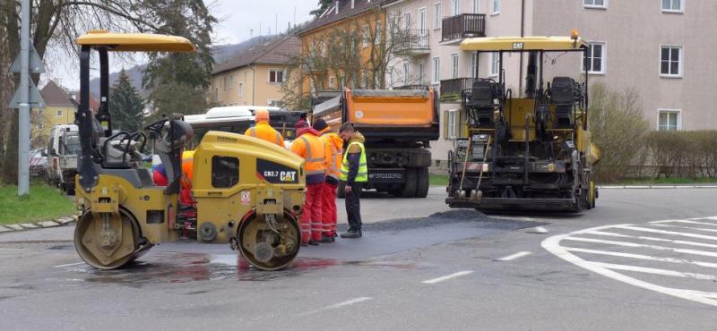 opravy výtluků v Šumavské ulici
