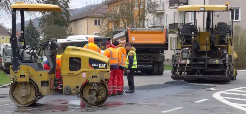 opravy výtluků na komunikacích