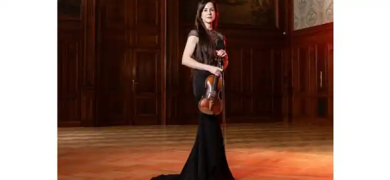 Barbora Kolářová - housle