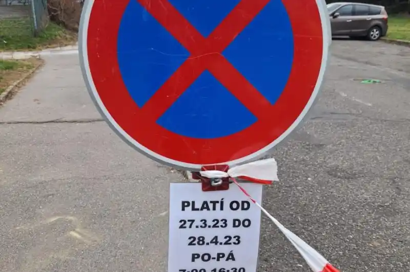 Úvalská_omezení v dopravě_značka