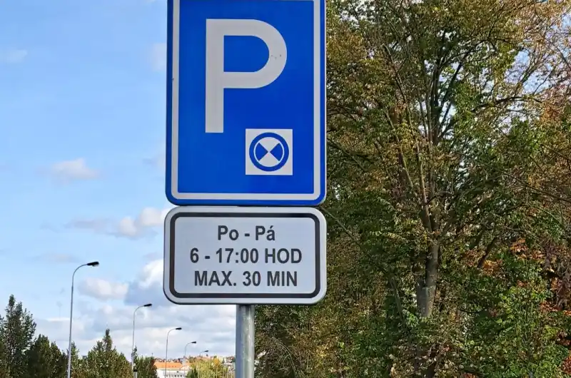 Parkovací záliv Západní