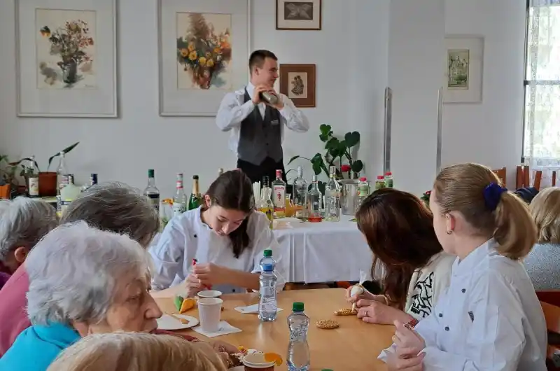 Malování velikonočních perníčků