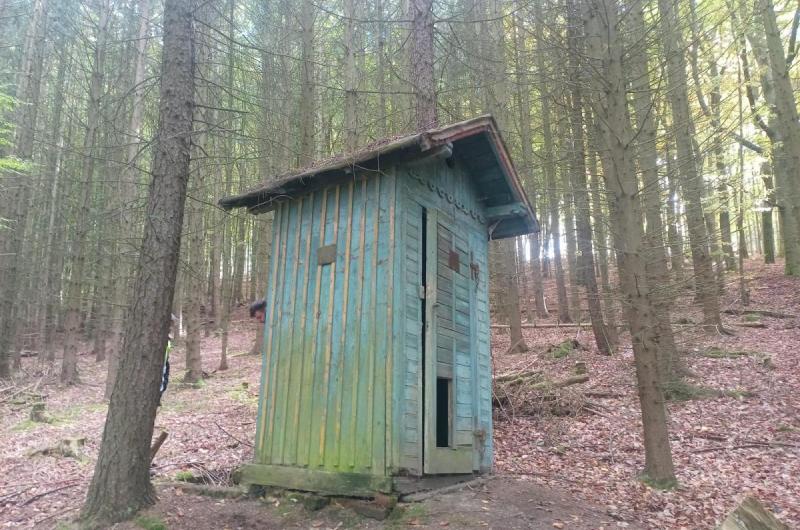 lesní toaleta před rekonstrukcí