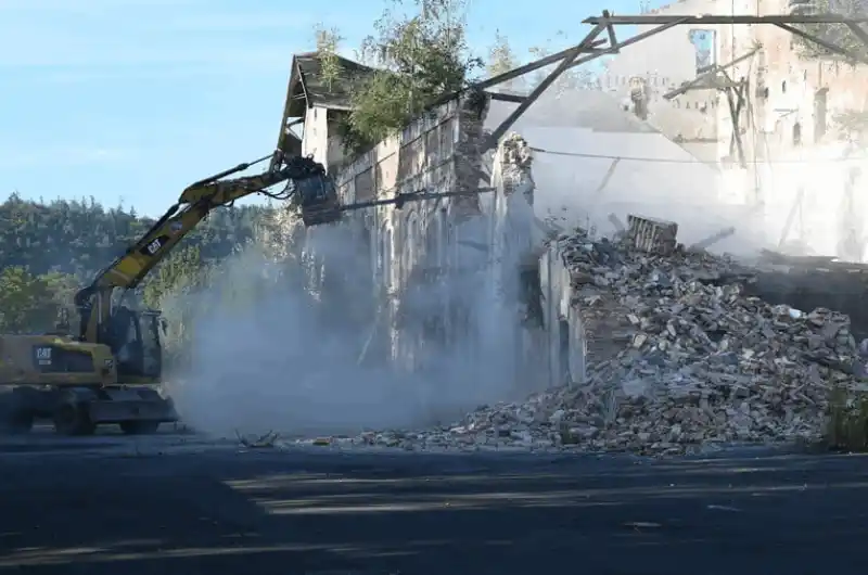 Začíná demolice pivovaru