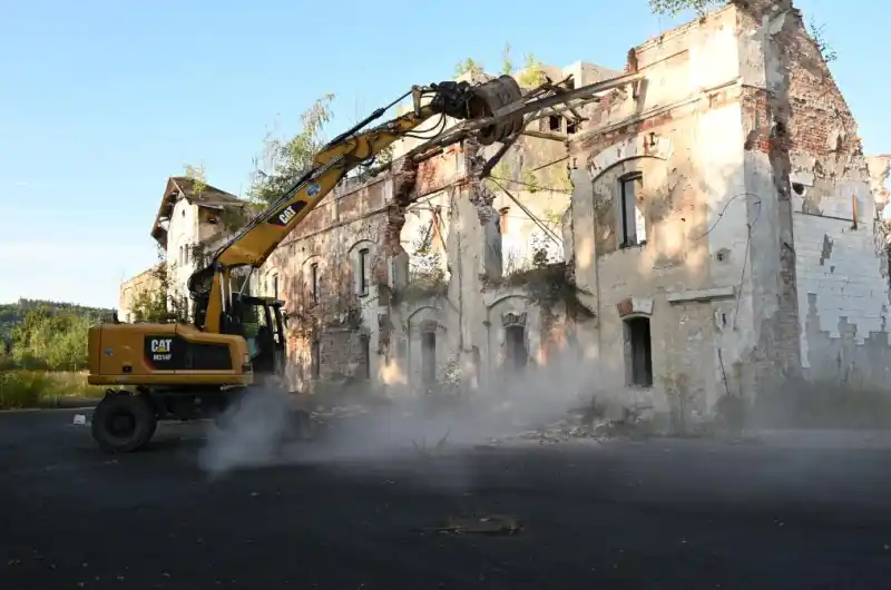 Začíná demolice pivovaru