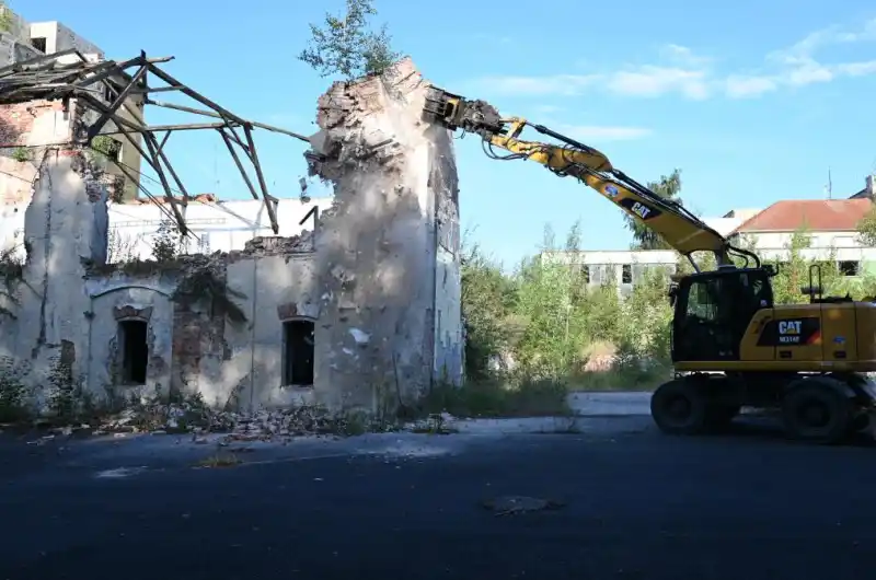 Začíná demolice pivovaruZačíná demolice pivovaru