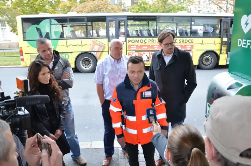 Prezentace defibrilátoru u Tržnice
