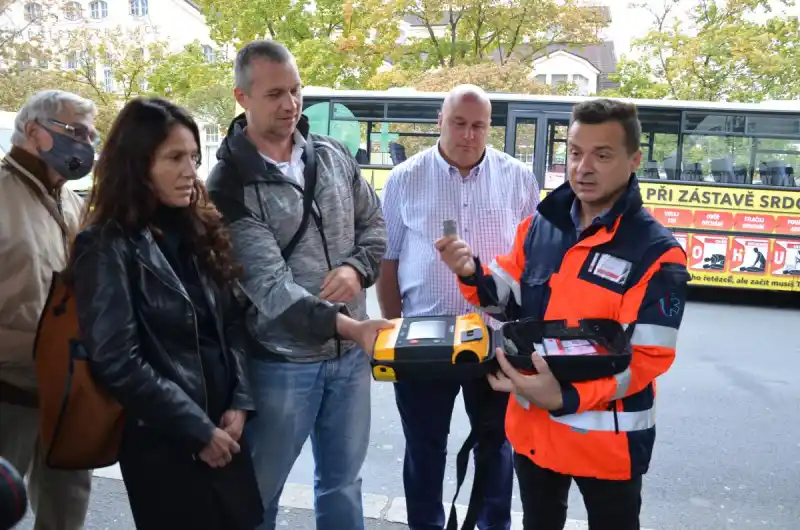Prezentace defibrilátoru u Tržnice