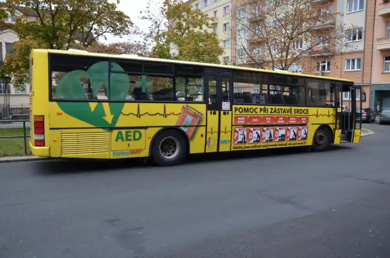Autobus s instrukcemi pro případ náhlé zástavy srdce