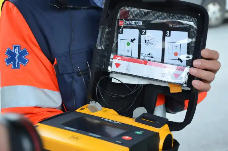 Automatický elektronický defibrilátor - AED