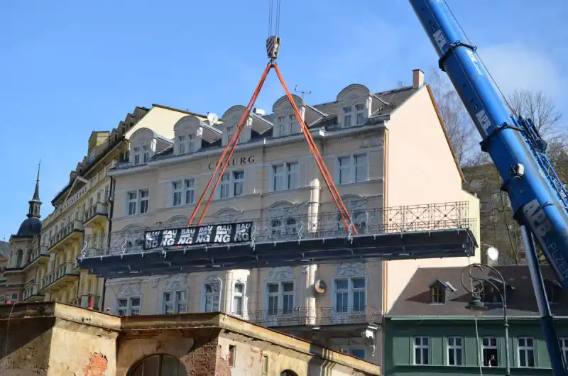 Usazení Goethovy lávky