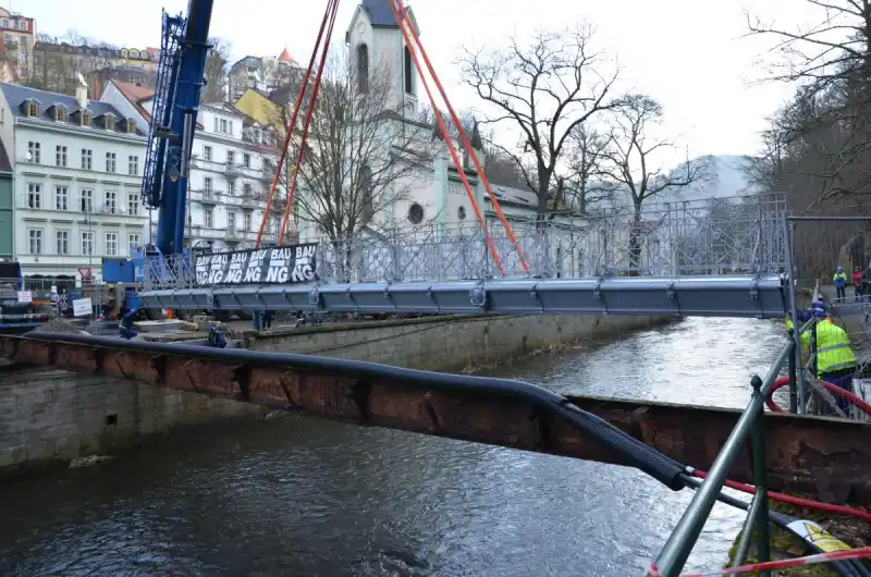Usazení Goethovy lávky
