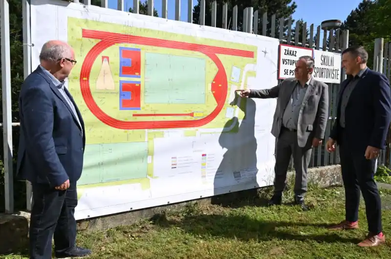 Předání staveniště hřiště ZŠ Krušnohorská