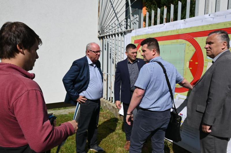 Předání staveniště hřiště ZŠ Krušnohorská