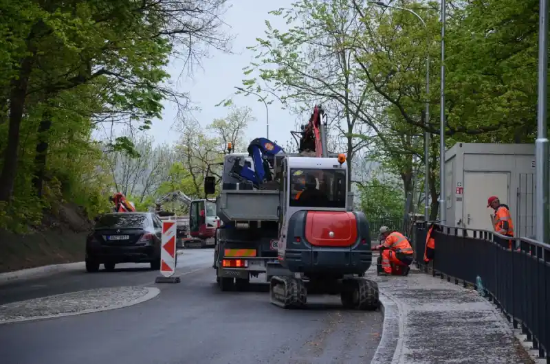 Stavbaři dokončují Bezručovu ulici