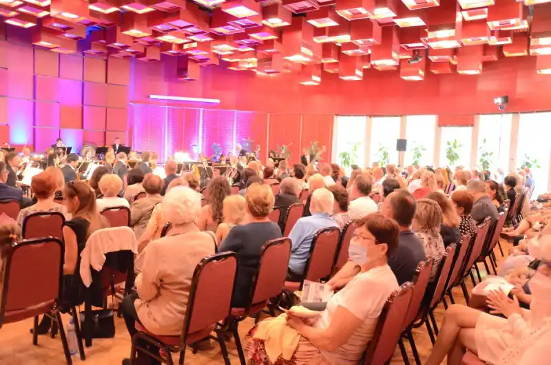 Charitativní koncert Vary hrají pro Moravu