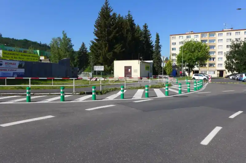 Dopravní opatření u školy v Poštovní ulici