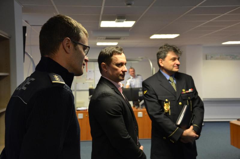 Zleva: krajský ředitel Policie ČR Petr Macháček, náměstek hejtmanky Petr Kubis, velitel městké policie MArcel Vlasák