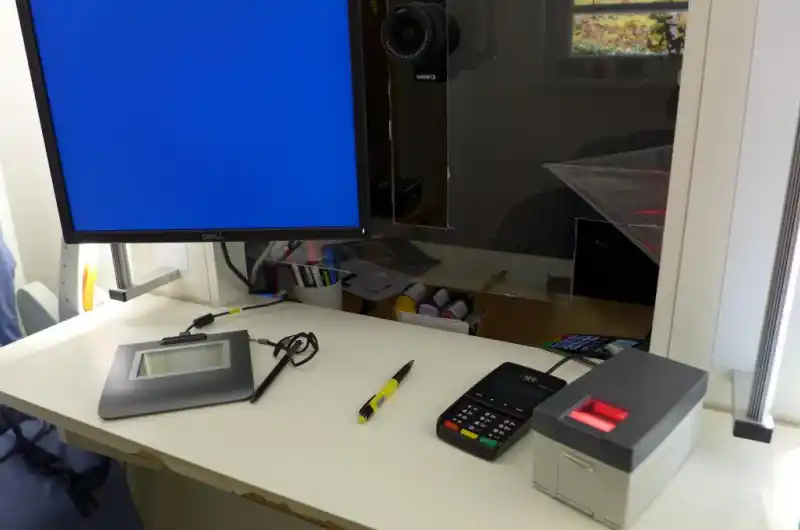 platební terminál na oddělení občanských průkazů a pasů