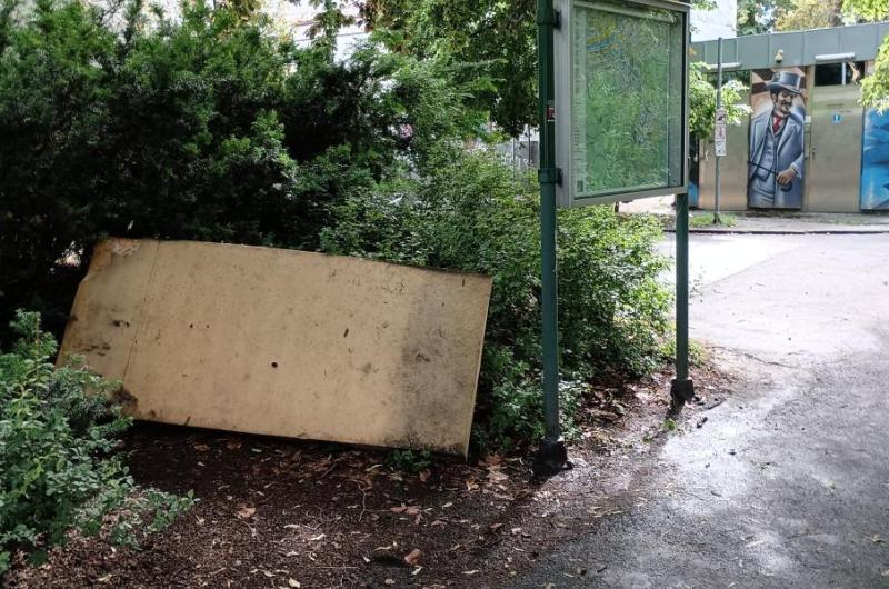 Černá skládka - matrace.