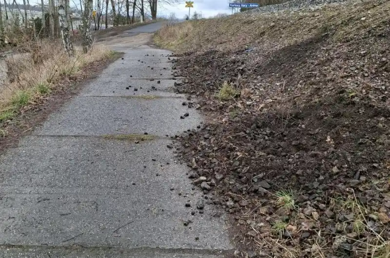 Panelová cesta u přejezdu 