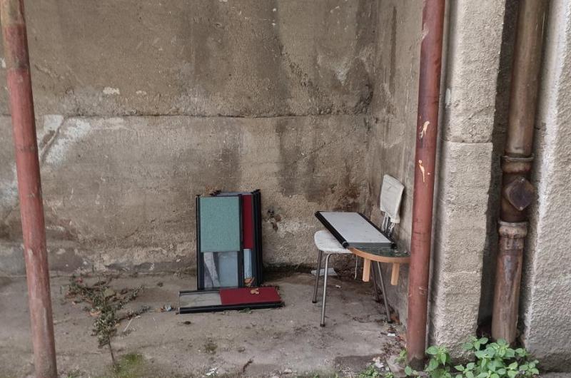 Části nábytku.
