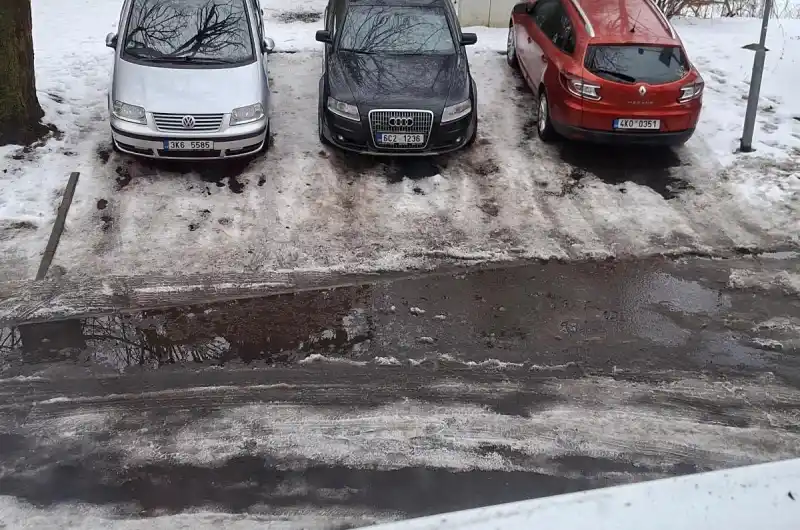 Chodník v Doubí
