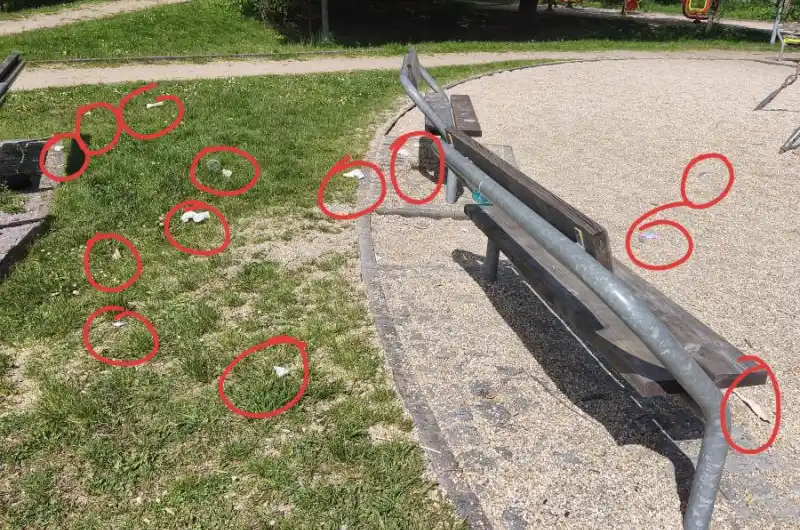 Odpadky létají z košů.