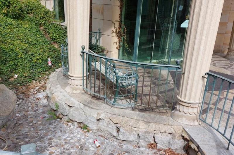 Zámecké lázně u vchodu