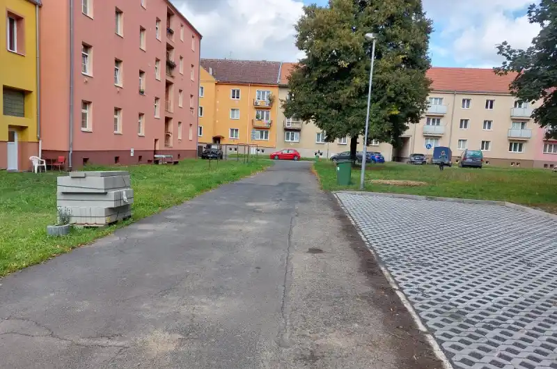 Paleta s obrubníky