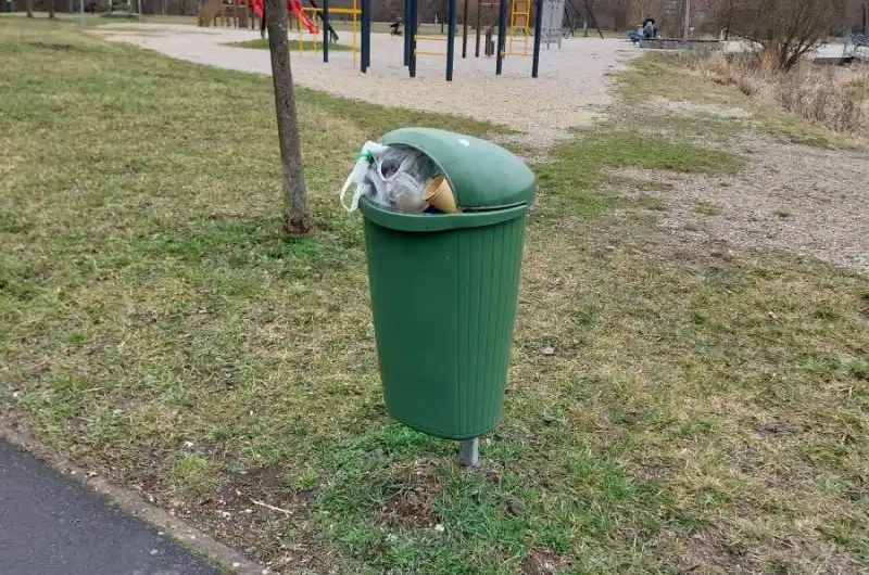 Přeplněné koše