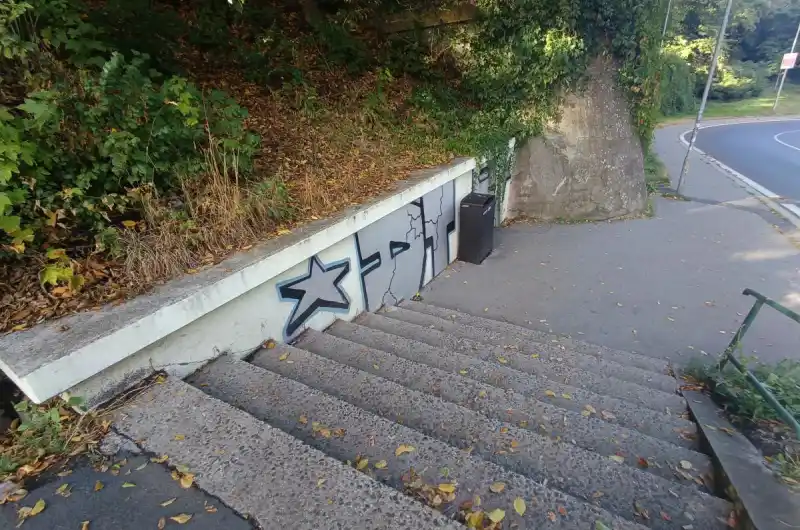 R